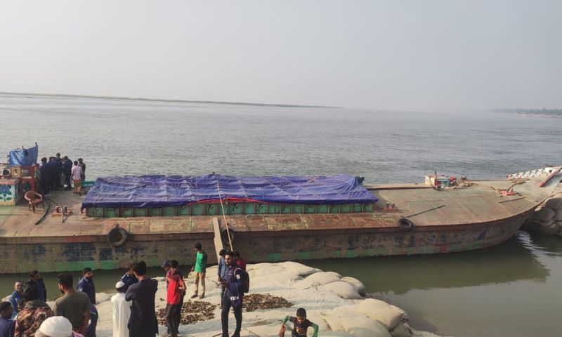 মুন্সীগঞ্জ থেকে লুট হওয়া ফার্নেস অয়েল সিরাজগঞ্জে উদ্ধার, গ্রেফতার পাঁচ